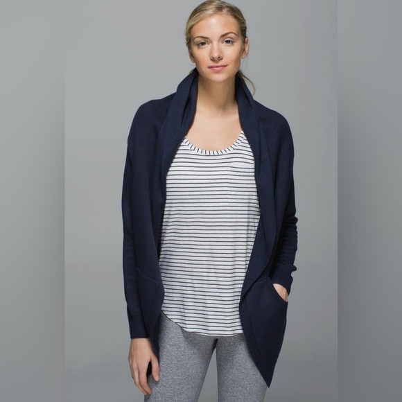 Lululemon Cabin Yogi Wrap Navy Sweater - Picture 1 of 9